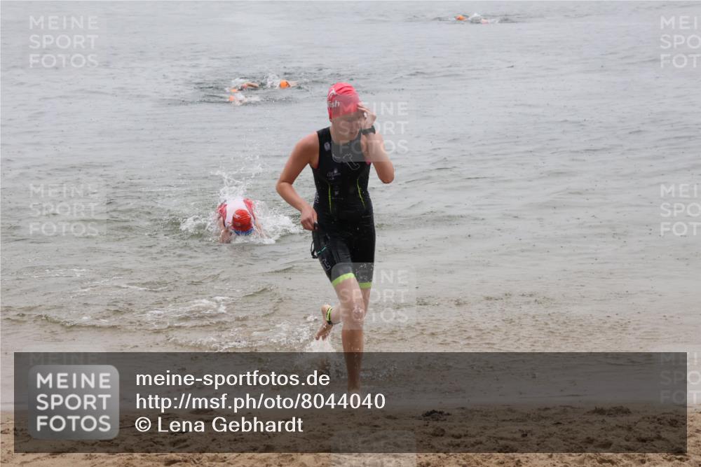 21.06.2025 - 27. Vierlanden-Triathlon Lena Gebhardt http://msf.ph/oto/8044040 15.06.2025 14:38:49 Schwimmen 1318, 1340 meine-sportfotos.de