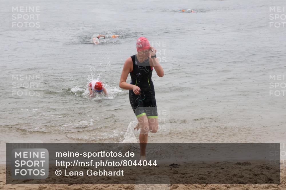 21.06.2025 - 27. Vierlanden-Triathlon Lena Gebhardt http://msf.ph/oto/8044044 15.06.2025 14:38:49 Schwimmen 1318, 1340 meine-sportfotos.de