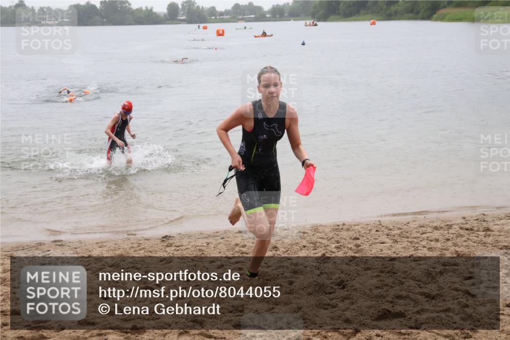 21.06.2025 - 27. Vierlanden-Triathlon Lena Gebhardt http://msf.ph/oto/8044055 15.06.2025 14:38:50 Schwimmen 1318, 1340 meine-sportfotos.de