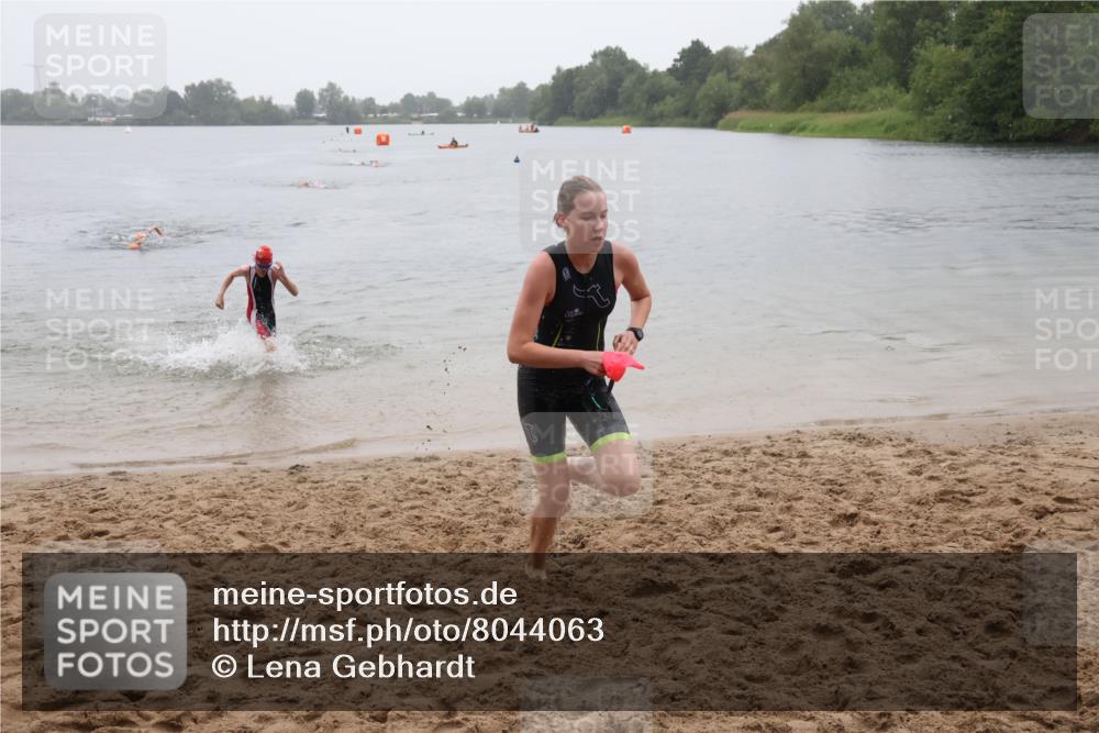 21.06.2025 - 27. Vierlanden-Triathlon Lena Gebhardt http://msf.ph/oto/8044063 15.06.2025 14:38:50 Schwimmen 1318, 1340 meine-sportfotos.de