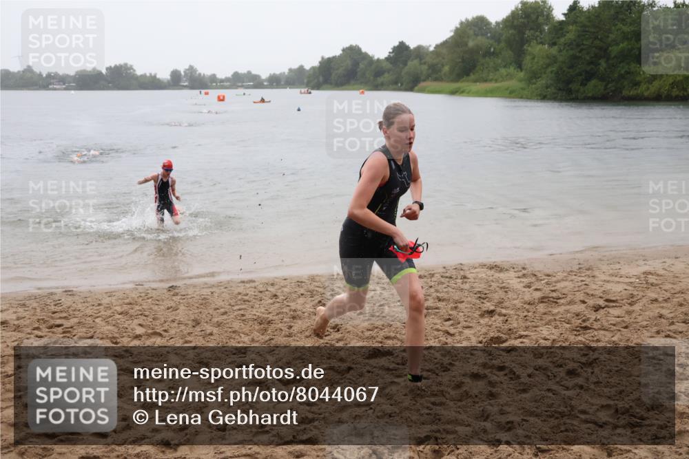 21.06.2025 - 27. Vierlanden-Triathlon Lena Gebhardt http://msf.ph/oto/8044067 15.06.2025 14:38:50 Schwimmen 1318, 1340 meine-sportfotos.de