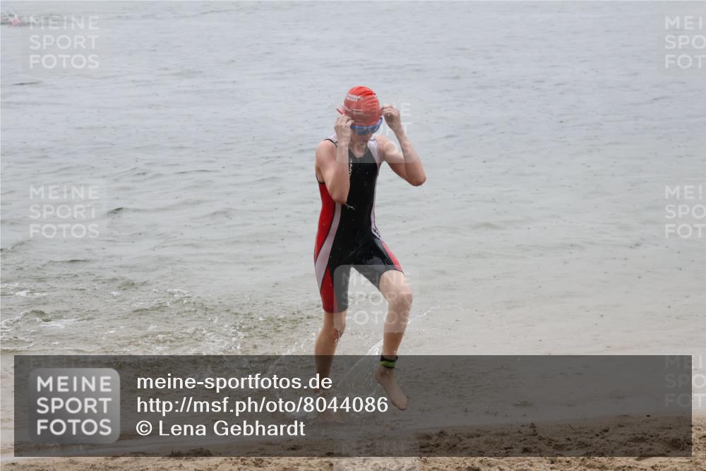 21.06.2025 - 27. Vierlanden-Triathlon Lena Gebhardt http://msf.ph/oto/8044086 15.06.2025 14:38:52 Schwimmen 1318, 1340 meine-sportfotos.de