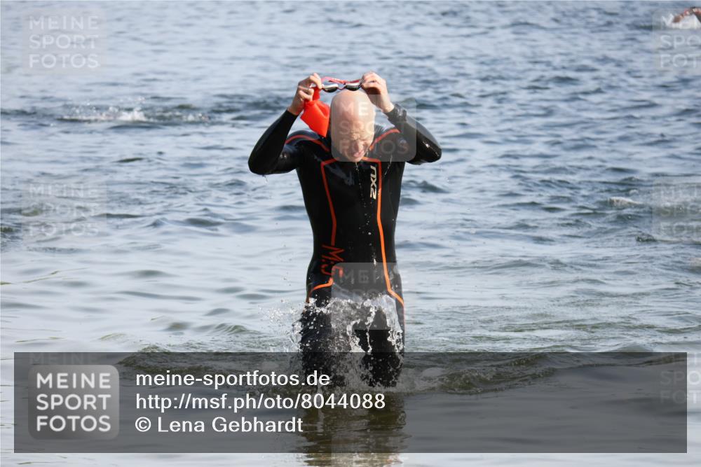 15.06.2025 - 27. Vierlanden-Triathlon Lena Gebhardt http://msf.ph/oto/8044088 15.06.2025 08:34:44 Schwimmen 46, 124 meine-sportfotos.de