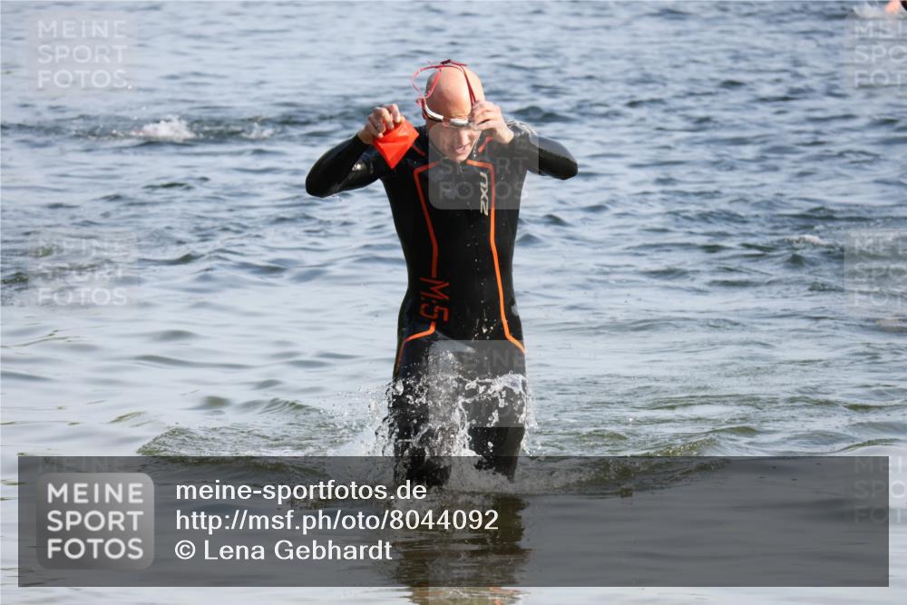 15.06.2025 - 27. Vierlanden-Triathlon Lena Gebhardt http://msf.ph/oto/8044092 15.06.2025 08:34:44 Schwimmen 46, 124 meine-sportfotos.de