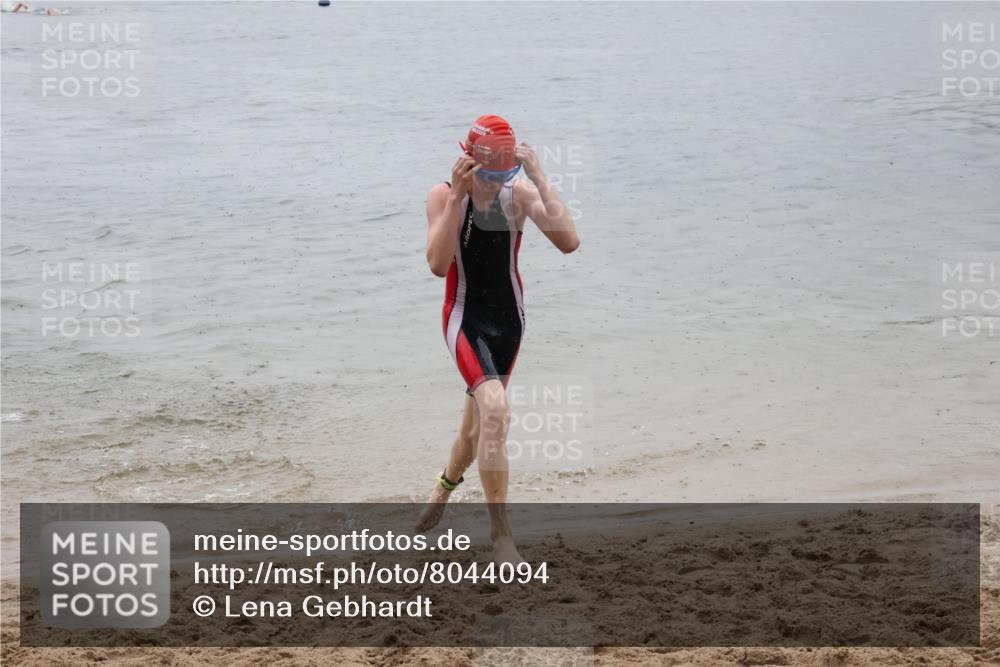 21.06.2025 - 27. Vierlanden-Triathlon Lena Gebhardt http://msf.ph/oto/8044094 15.06.2025 14:38:52 Schwimmen 1318, 1340 meine-sportfotos.de