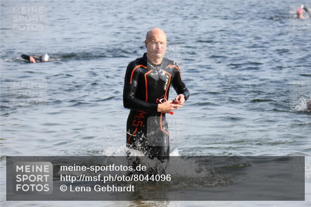 15.06.2025 - 27. Vierlanden-Triathlon Lena Gebhardt http://msf.ph/oto/8044096 15.06.2025 08:34:45 Schwimmen 46, 124, 149 meine-sportfotos.de