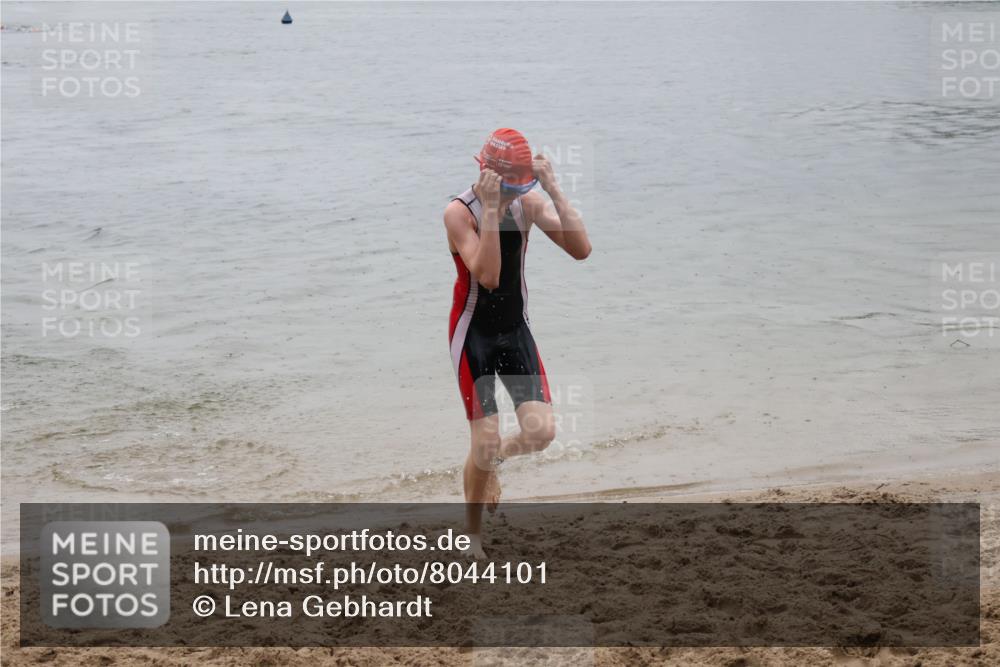21.06.2025 - 27. Vierlanden-Triathlon Lena Gebhardt http://msf.ph/oto/8044101 15.06.2025 14:38:52 Schwimmen 1318, 1340 meine-sportfotos.de