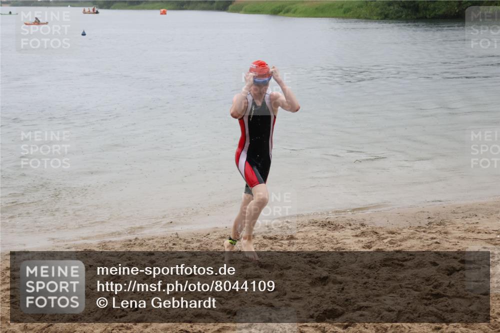 21.06.2025 - 27. Vierlanden-Triathlon Lena Gebhardt http://msf.ph/oto/8044109 15.06.2025 14:38:53 Schwimmen 1318, 1340 meine-sportfotos.de