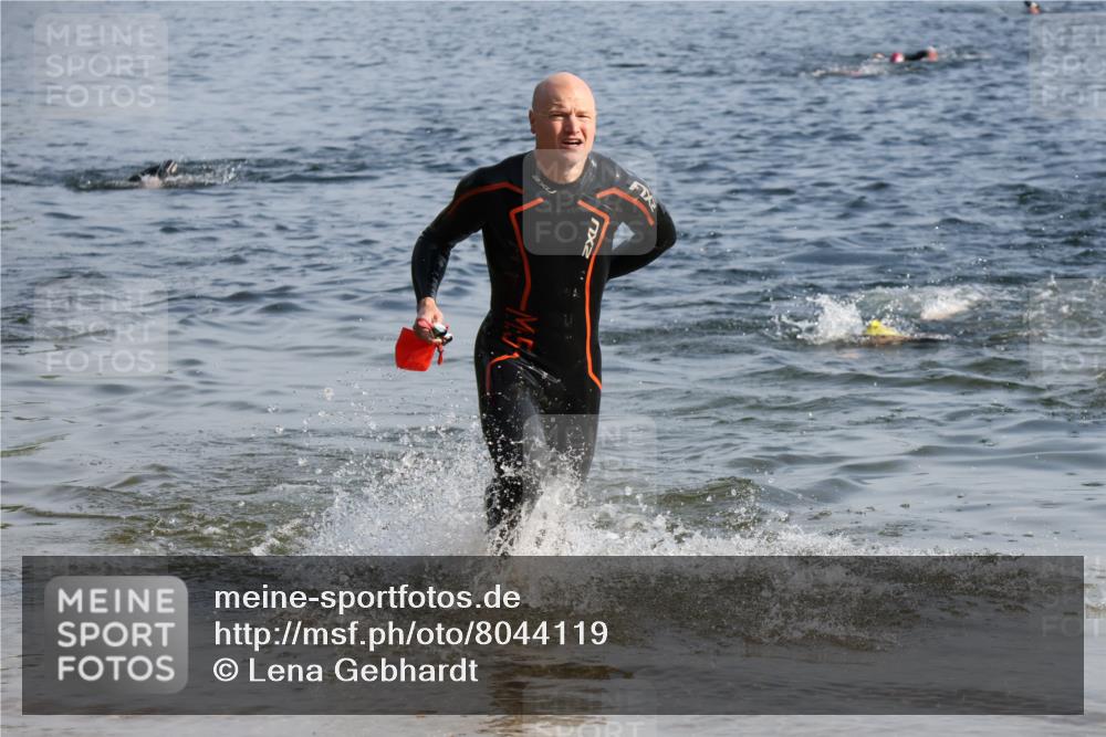 15.06.2025 - 27. Vierlanden-Triathlon Lena Gebhardt http://msf.ph/oto/8044119 15.06.2025 08:34:46 Schwimmen 46, 124, 149, 186 meine-sportfotos.de