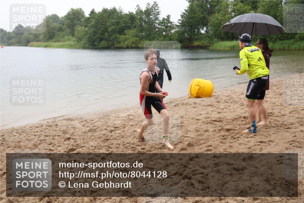 21.06.2025 - 27. Vierlanden-Triathlon Lena Gebhardt http://msf.ph/oto/8044128 15.06.2025 14:38:54 Schwimmen 1318, 1340 meine-sportfotos.de