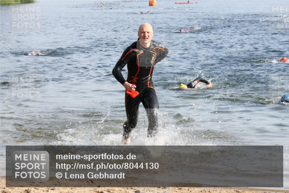 15.06.2025 - 27. Vierlanden-Triathlon Lena Gebhardt http://msf.ph/oto/8044130 15.06.2025 08:34:46 Schwimmen 46, 124, 149, 186 meine-sportfotos.de