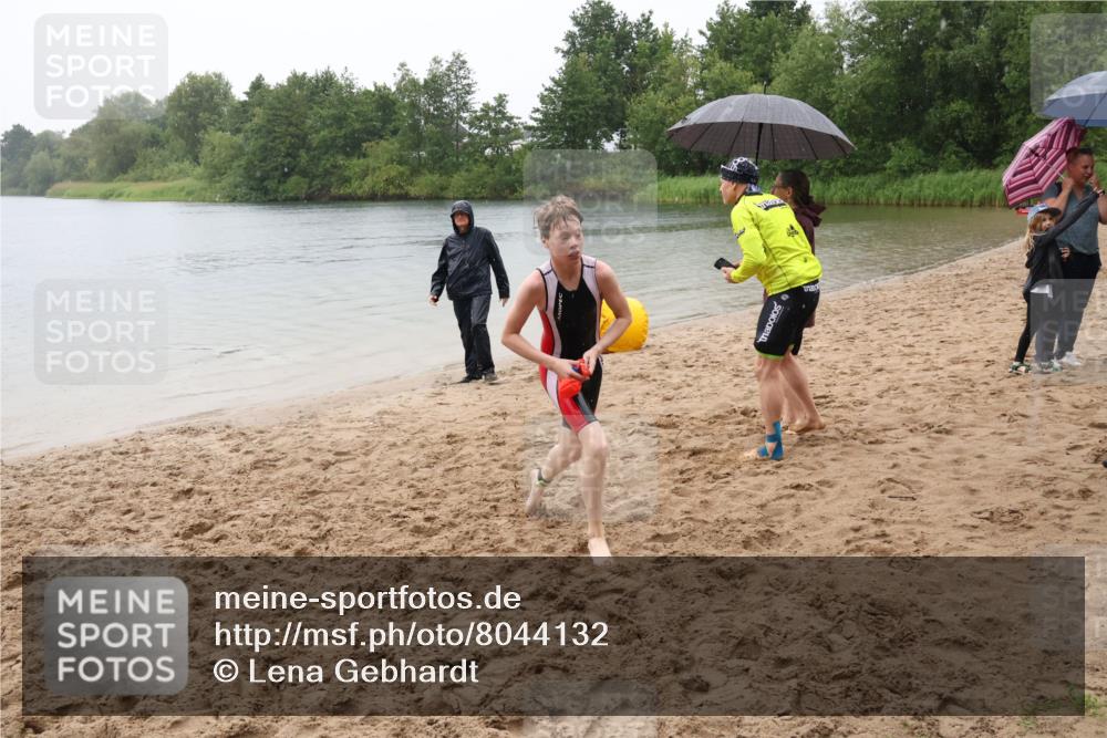 21.06.2025 - 27. Vierlanden-Triathlon Lena Gebhardt http://msf.ph/oto/8044132 15.06.2025 14:38:54 Schwimmen 1318, 1340 meine-sportfotos.de