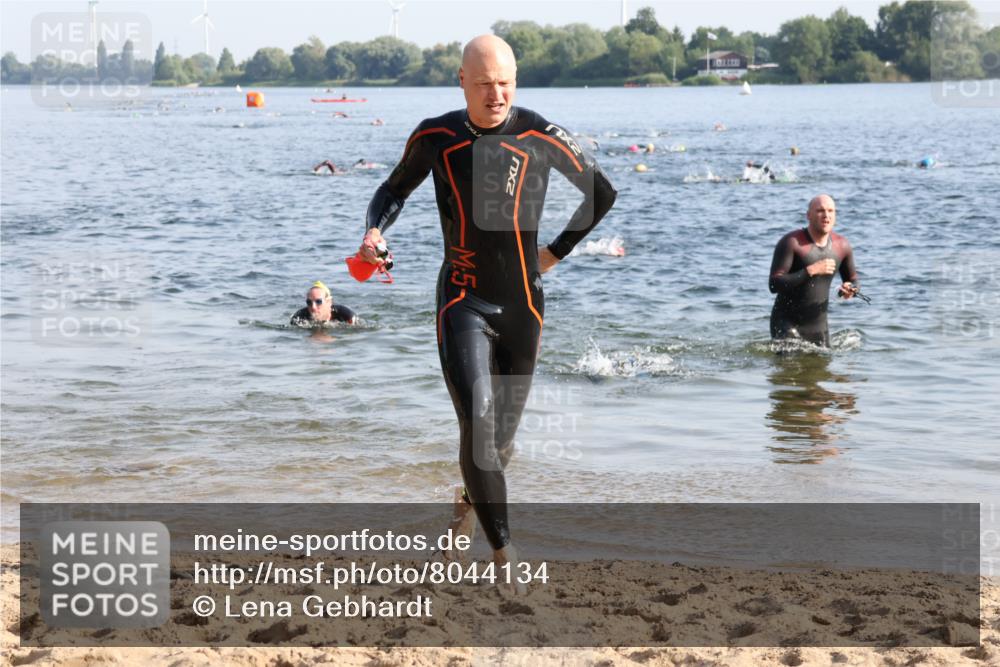 15.06.2025 - 27. Vierlanden-Triathlon Lena Gebhardt http://msf.ph/oto/8044134 15.06.2025 08:34:48 Schwimmen 46, 80, 124, 149, 159, 186 meine-sportfotos.de