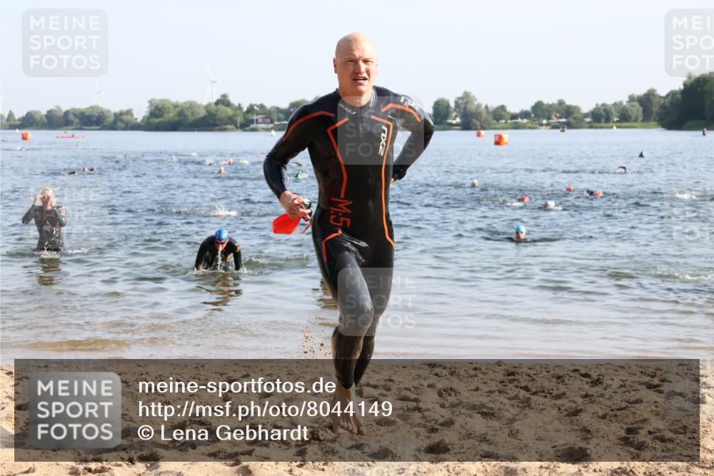 15.06.2025 - 27. Vierlanden-Triathlon Lena Gebhardt http://msf.ph/oto/8044149 15.06.2025 08:34:49 Schwimmen 43, 46, 80, 124, 149, 159, 186 meine-sportfotos.de
