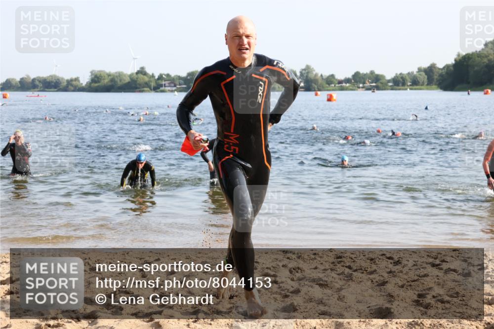 15.06.2025 - 27. Vierlanden-Triathlon Lena Gebhardt http://msf.ph/oto/8044153 15.06.2025 08:34:49 Schwimmen 43, 46, 80, 124, 149, 159, 186 meine-sportfotos.de