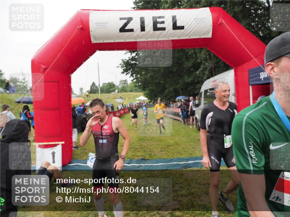 21.06.2025 - 27. Vierlanden-Triathlon MichiJ http://msf.ph/oto/8044154 15.06.2026 13:45:10 Ziel 811, 881, 930, 956, 1114 meine-sportfotos.de