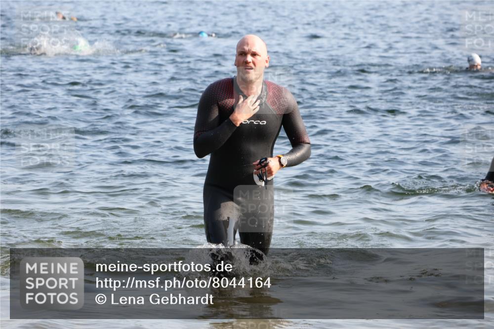 15.06.2025 - 27. Vierlanden-Triathlon Lena Gebhardt http://msf.ph/oto/8044164 15.06.2025 08:34:51 Schwimmen 43, 46, 80, 124, 149, 159, 186 meine-sportfotos.de