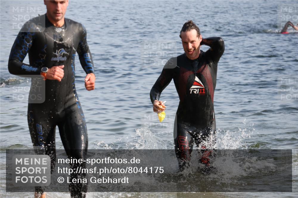 15.06.2025 - 27. Vierlanden-Triathlon Lena Gebhardt http://msf.ph/oto/8044175 15.06.2025 08:34:53 Schwimmen 43, 80, 124, 149, 159, 186 meine-sportfotos.de