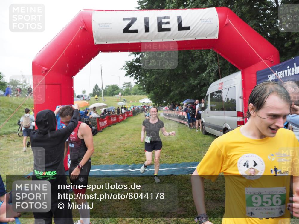 21.06.2025 - 27. Vierlanden-Triathlon MichiJ http://msf.ph/oto/8044178 15.06.2026 13:45:12 Ziel 811, 881, 930, 956, 1114 meine-sportfotos.de