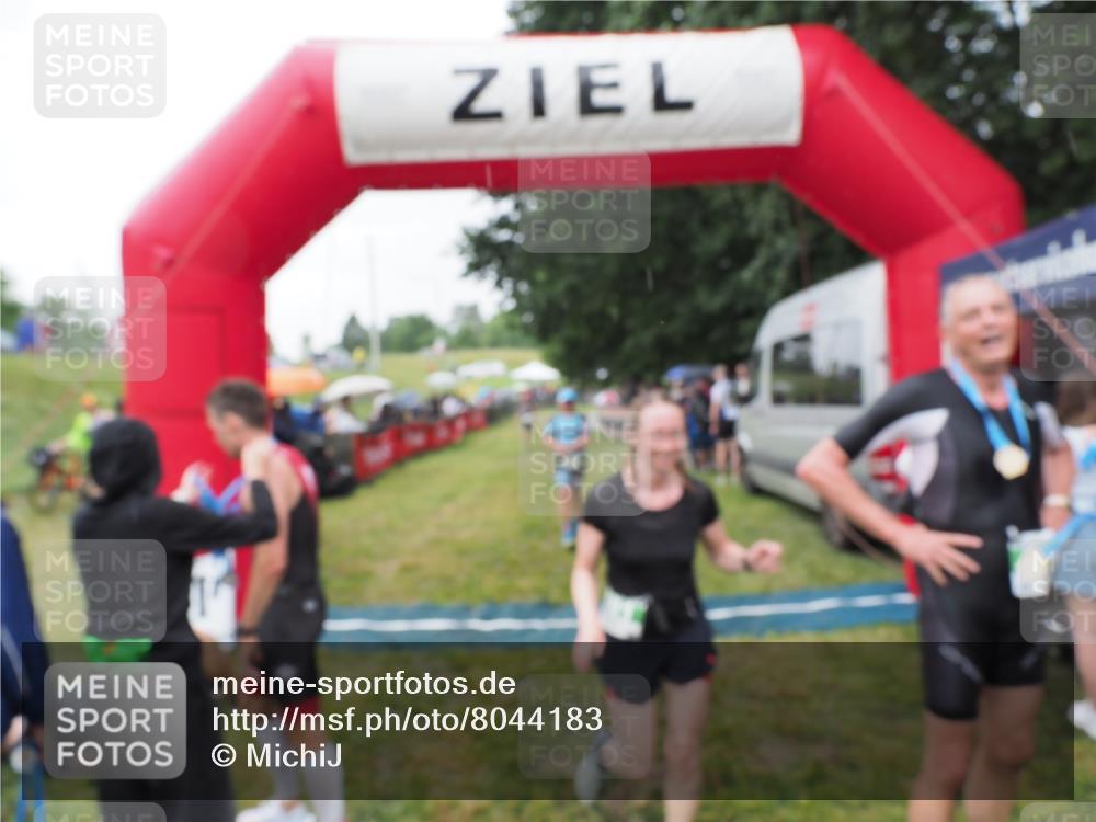 21.06.2025 - 27. Vierlanden-Triathlon MichiJ http://msf.ph/oto/8044183 15.06.2026 13:45:13 Ziel 811, 881, 930, 956, 1114 meine-sportfotos.de