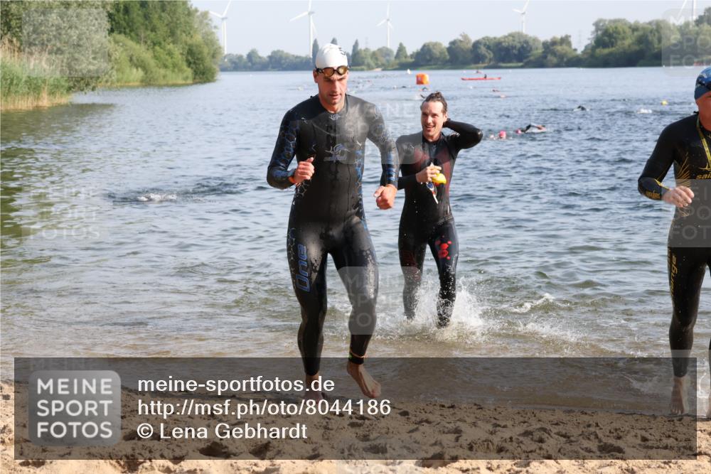15.06.2025 - 27. Vierlanden-Triathlon Lena Gebhardt http://msf.ph/oto/8044186 15.06.2025 08:34:54 Schwimmen 12, 43, 80, 124, 149, 159, 186 meine-sportfotos.de