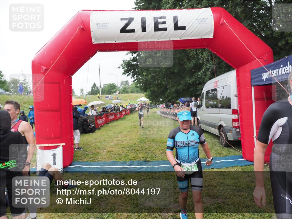 21.06.2025 - 27. Vierlanden-Triathlon MichiJ http://msf.ph/oto/8044197 15.06.2026 13:45:16 Ziel 849, 881, 930, 956 meine-sportfotos.de