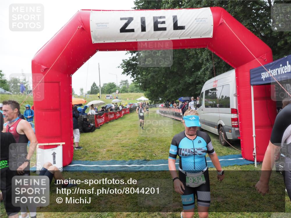 21.06.2025 - 27. Vierlanden-Triathlon MichiJ http://msf.ph/oto/8044201 15.06.2026 13:45:16 Ziel 849, 881, 930, 956 meine-sportfotos.de