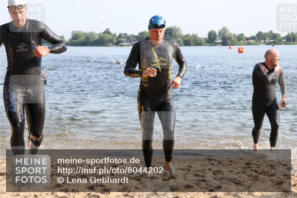 15.06.2025 - 27. Vierlanden-Triathlon Lena Gebhardt http://msf.ph/oto/8044202 15.06.2025 08:34:55 Schwimmen 12, 43, 80, 124, 149, 159, 186 meine-sportfotos.de
