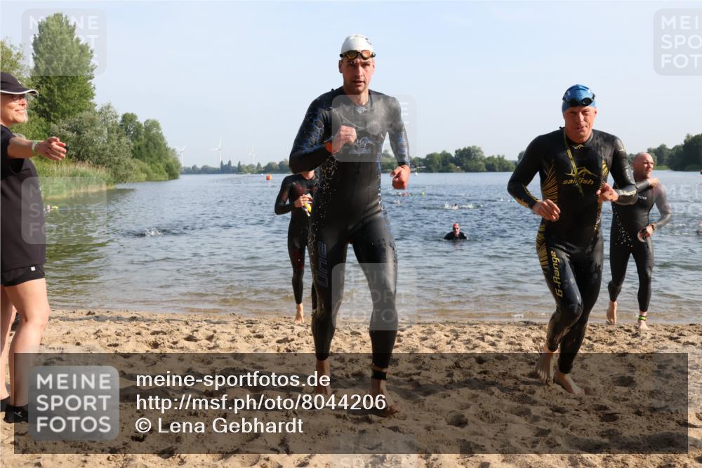 15.06.2025 - 27. Vierlanden-Triathlon Lena Gebhardt http://msf.ph/oto/8044206 15.06.2025 08:34:56 Schwimmen 12, 43, 80, 124, 149, 159, 186 meine-sportfotos.de