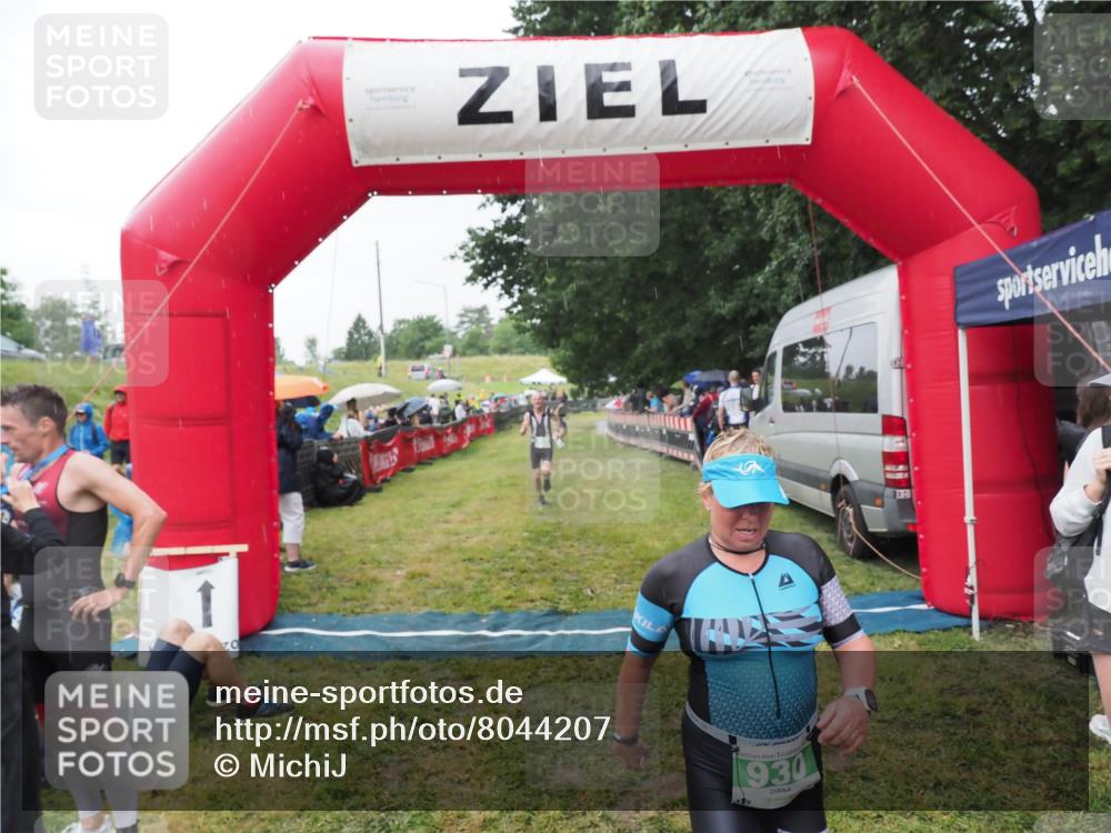 21.06.2025 - 27. Vierlanden-Triathlon MichiJ http://msf.ph/oto/8044207 15.06.2026 13:45:16 Ziel 849, 881, 930, 956 meine-sportfotos.de