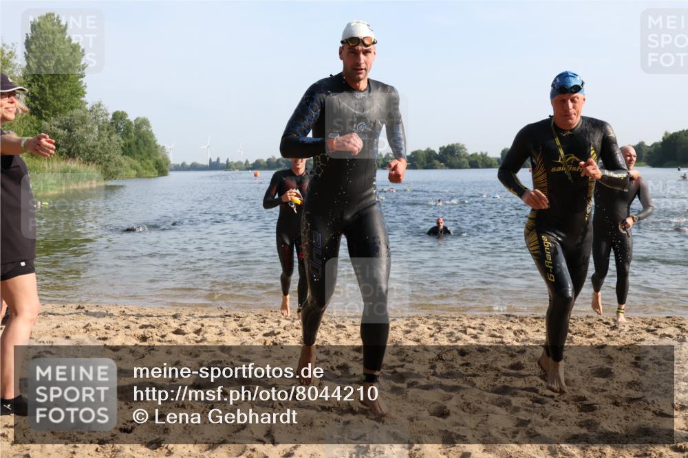 15.06.2025 - 27. Vierlanden-Triathlon Lena Gebhardt http://msf.ph/oto/8044210 15.06.2025 08:34:56 Schwimmen 12, 43, 80, 124, 149, 159, 186 meine-sportfotos.de