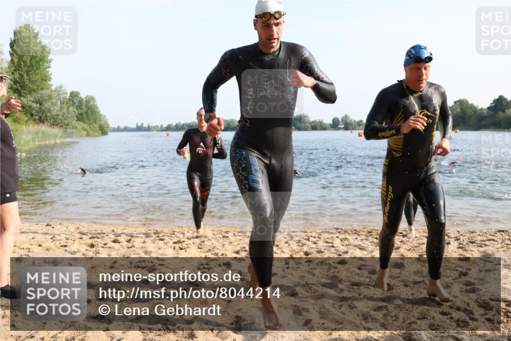 15.06.2025 - 27. Vierlanden-Triathlon Lena Gebhardt http://msf.ph/oto/8044214 15.06.2025 08:34:57 Schwimmen 12, 43, 80, 124, 149, 159, 186 meine-sportfotos.de