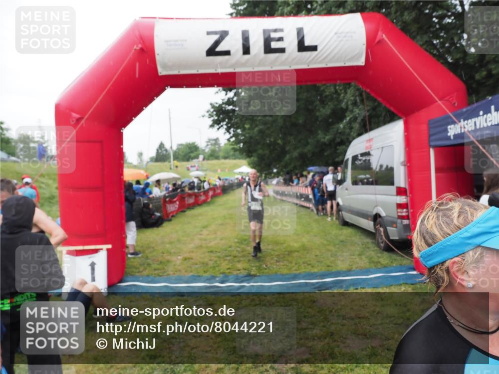 21.06.2025 - 27. Vierlanden-Triathlon MichiJ http://msf.ph/oto/8044221 15.06.2026 13:45:17 Ziel 849, 881, 930, 956 meine-sportfotos.de