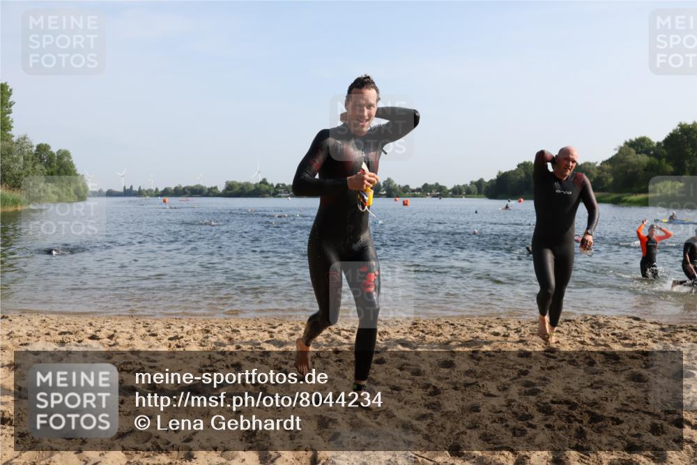 15.06.2025 - 27. Vierlanden-Triathlon Lena Gebhardt http://msf.ph/oto/8044234 15.06.2025 08:34:58 Schwimmen 12, 43, 80, 124, 149, 159, 186 meine-sportfotos.de