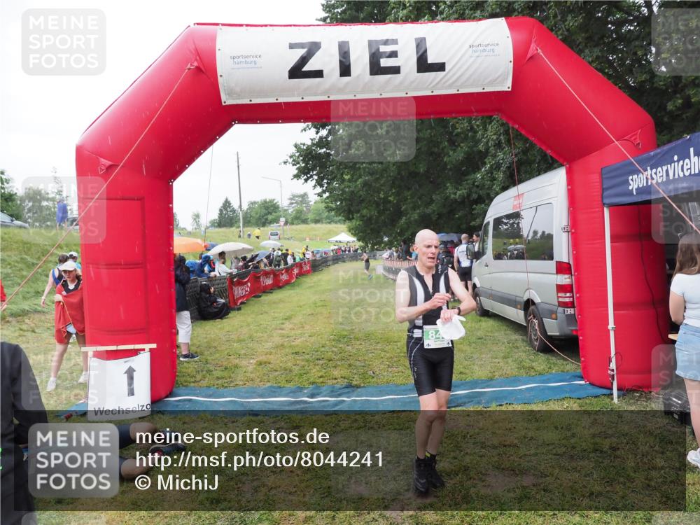 21.06.2025 - 27. Vierlanden-Triathlon MichiJ http://msf.ph/oto/8044241 15.06.2026 13:45:19 Ziel 849, 881, 930 meine-sportfotos.de