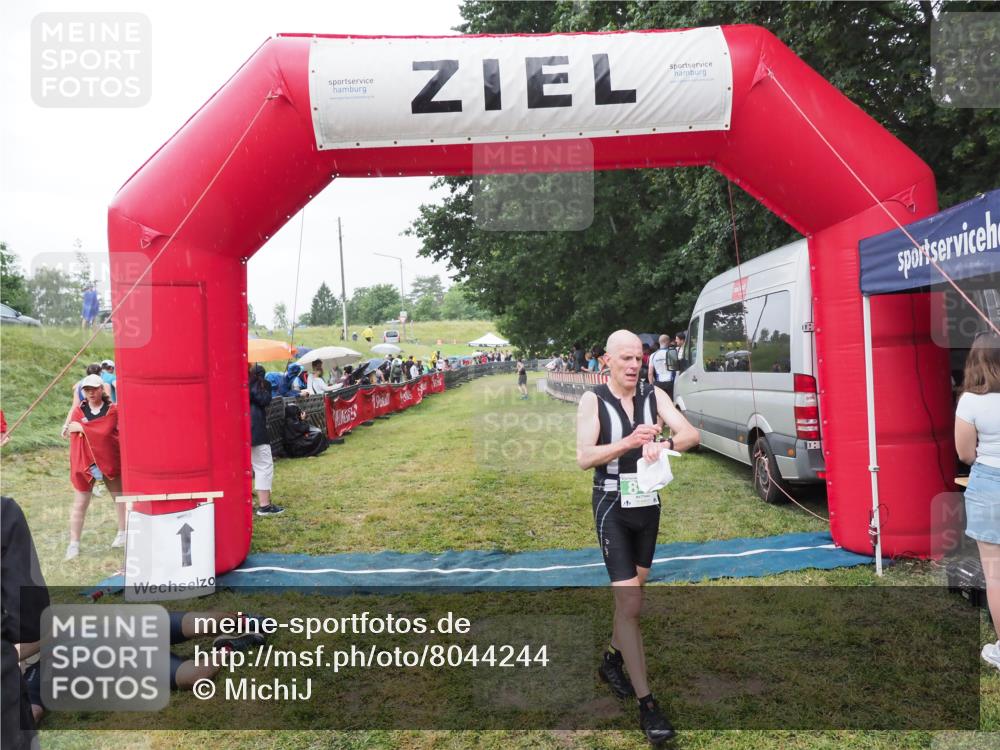 21.06.2025 - 27. Vierlanden-Triathlon MichiJ http://msf.ph/oto/8044244 15.06.2026 13:45:19 Ziel 849, 881, 930 meine-sportfotos.de