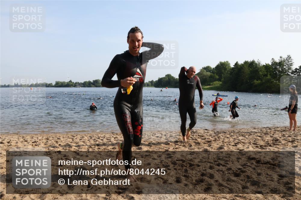 15.06.2025 - 27. Vierlanden-Triathlon Lena Gebhardt http://msf.ph/oto/8044245 15.06.2025 08:34:59 Schwimmen 12, 43, 64, 80, 149, 159, 186 meine-sportfotos.de