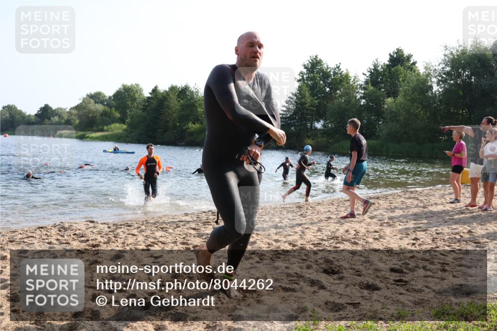 15.06.2025 - 27. Vierlanden-Triathlon Lena Gebhardt http://msf.ph/oto/8044262 15.06.2025 08:35:01 Schwimmen 12, 43, 64, 80, 149, 159, 186 meine-sportfotos.de