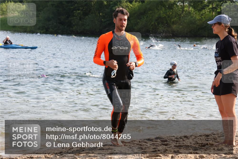 15.06.2025 - 27. Vierlanden-Triathlon Lena Gebhardt http://msf.ph/oto/8044265 15.06.2025 08:35:02 Schwimmen 12, 43, 54, 64, 80, 149, 159, 186 meine-sportfotos.de