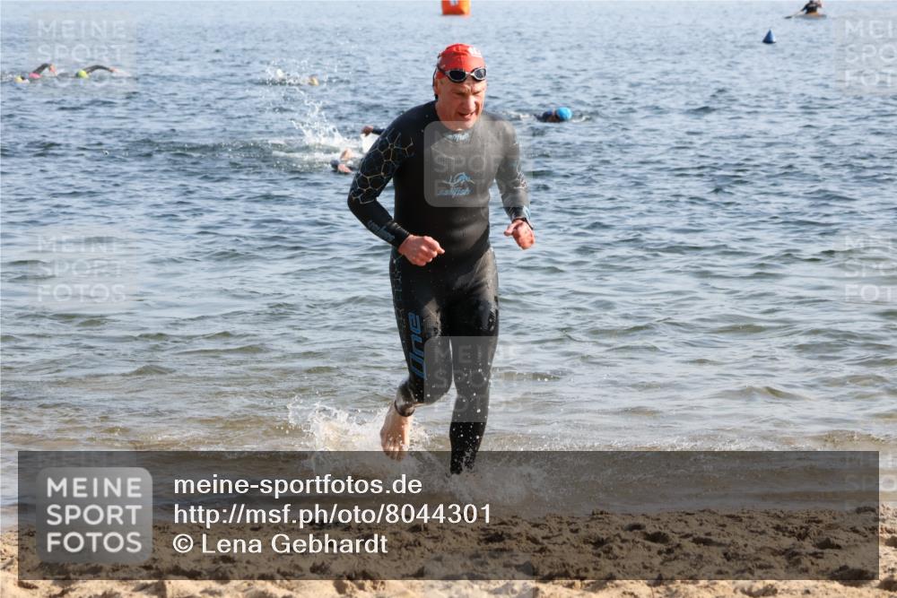 15.06.2025 - 27. Vierlanden-Triathlon Lena Gebhardt http://msf.ph/oto/8044301 15.06.2025 08:35:08 Schwimmen 12, 43, 54, 64, 159 meine-sportfotos.de