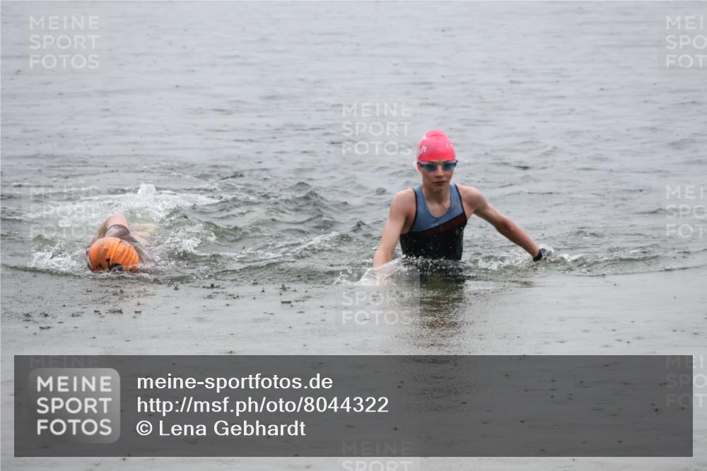 21.06.2025 - 27. Vierlanden-Triathlon Lena Gebhardt http://msf.ph/oto/8044322 15.06.2025 14:39:29 Schwimmen 1333, 1339 meine-sportfotos.de