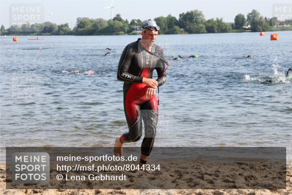 15.06.2025 - 27. Vierlanden-Triathlon Lena Gebhardt http://msf.ph/oto/8044334 15.06.2025 08:35:11 Schwimmen 12, 54, 64 meine-sportfotos.de