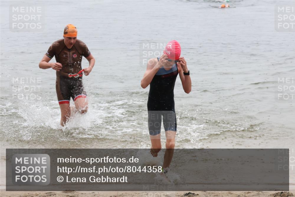 21.06.2025 - 27. Vierlanden-Triathlon Lena Gebhardt http://msf.ph/oto/8044358 15.06.2025 14:39:35 Schwimmen 1333, 1339 meine-sportfotos.de
