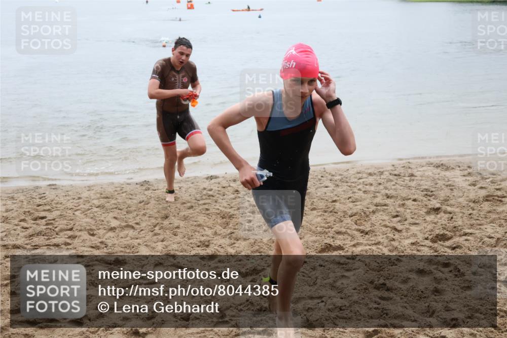 21.06.2025 - 27. Vierlanden-Triathlon Lena Gebhardt http://msf.ph/oto/8044385 15.06.2025 14:39:37 Schwimmen 1333, 1339 meine-sportfotos.de