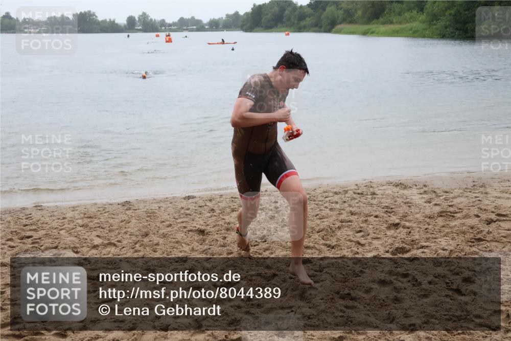 21.06.2025 - 27. Vierlanden-Triathlon Lena Gebhardt http://msf.ph/oto/8044389 15.06.2025 14:39:38 Schwimmen 1333, 1339 meine-sportfotos.de