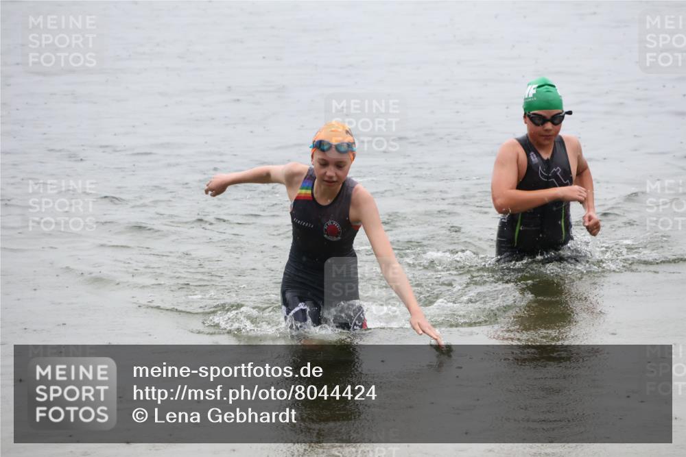 21.06.2025 - 27. Vierlanden-Triathlon Lena Gebhardt http://msf.ph/oto/8044424 15.06.2025 14:40:04 Schwimmen 1348, 1350 meine-sportfotos.de