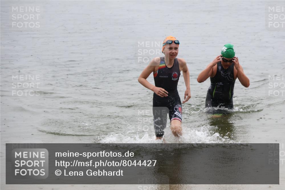 21.06.2025 - 27. Vierlanden-Triathlon Lena Gebhardt http://msf.ph/oto/8044427 15.06.2025 14:40:05 Schwimmen 1348, 1350 meine-sportfotos.de