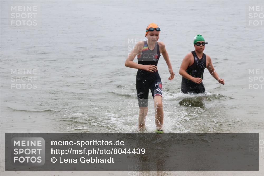 21.06.2025 - 27. Vierlanden-Triathlon Lena Gebhardt http://msf.ph/oto/8044439 15.06.2025 14:40:06 Schwimmen 1348, 1350 meine-sportfotos.de