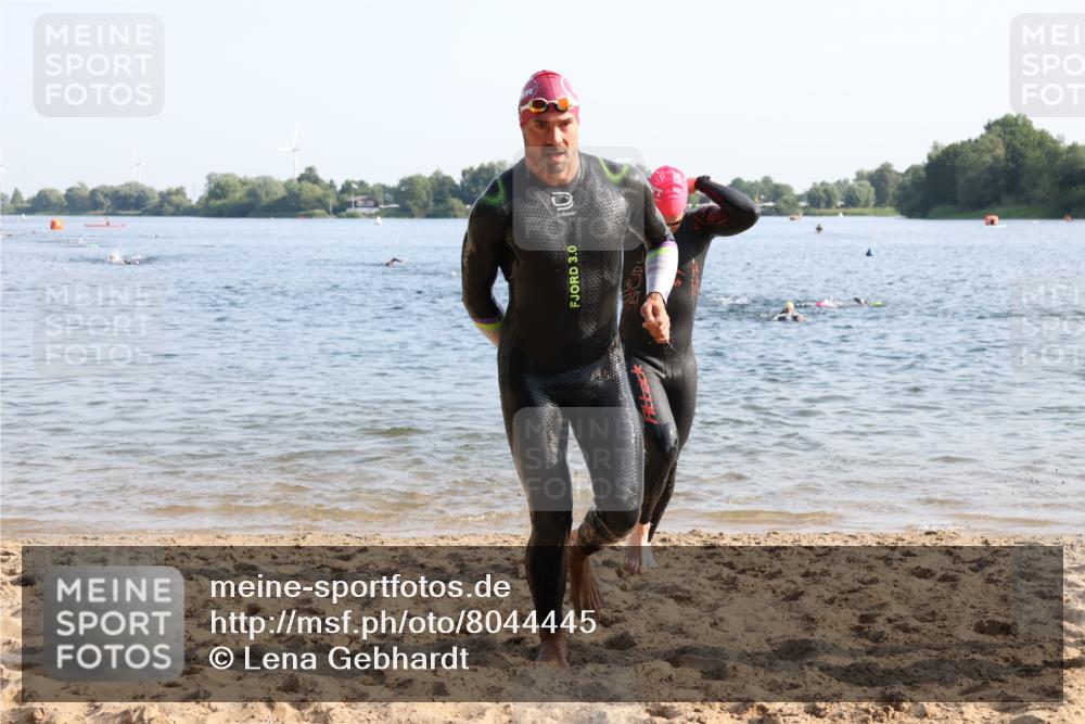 15.06.2025 - 27. Vierlanden-Triathlon Lena Gebhardt http://msf.ph/oto/8044445 15.06.2025 08:35:37 Schwimmen 6, 21, 47, 75, 85, 158 meine-sportfotos.de