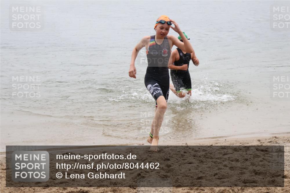 21.06.2025 - 27. Vierlanden-Triathlon Lena Gebhardt http://msf.ph/oto/8044462 15.06.2025 14:40:08 Schwimmen 1348, 1350 meine-sportfotos.de